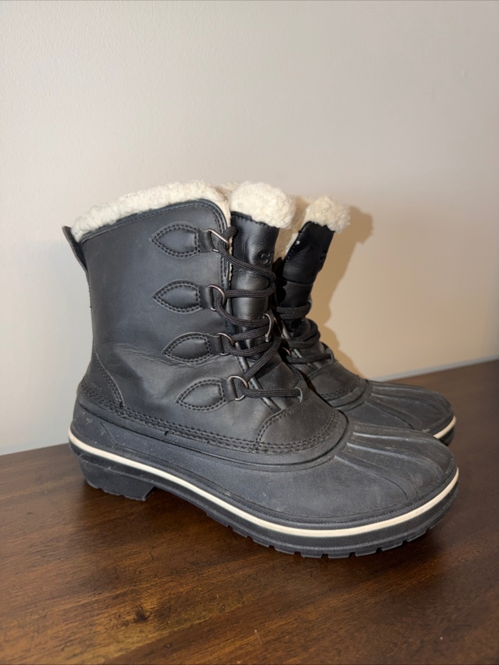 Crocs Allcast II Black Leather Duck Boots 203430 Womens Sz 8 Sherpa Lined